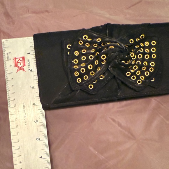NWOT Nina Vintage Y2K Black/Gold Clutch w/ Bow Embellishment & Chain Strap - Picture 11 of 11